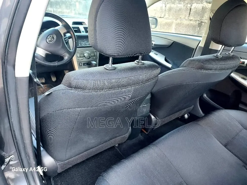 Toyota Corolla L 4dr Sedan (1.8L 4cyl 5M) 2012 Gray