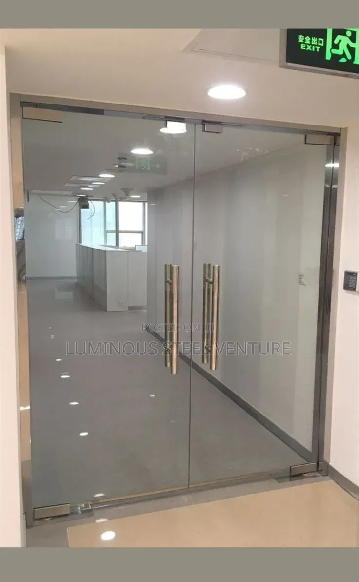 Can Be Installed Frameless for a Sleek Look or With Aluminum Frames