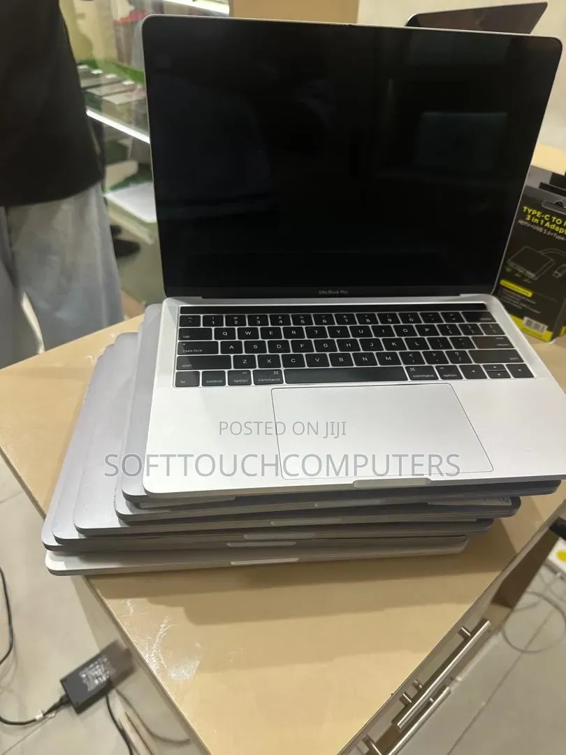 Laptop Apple MacBook Pro 2017 16GB Intel Core i7 SSD 256GB