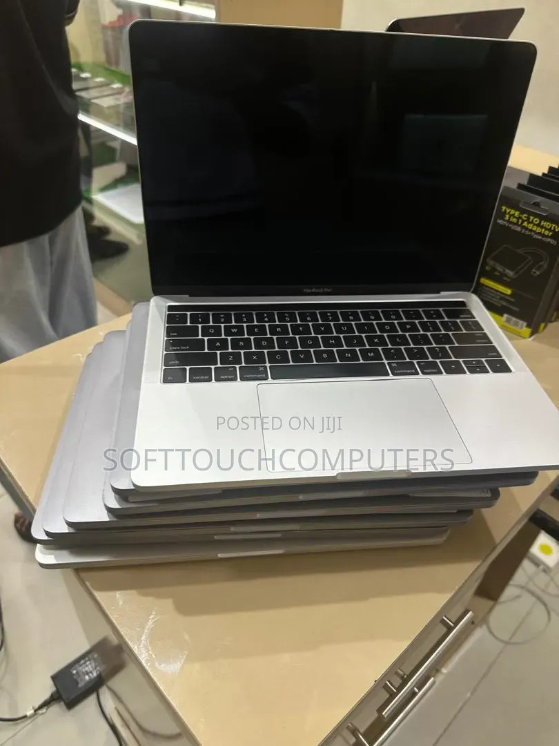 Laptop Apple MacBook Pro 2017 16GB Intel Core i7 SSD 256GB