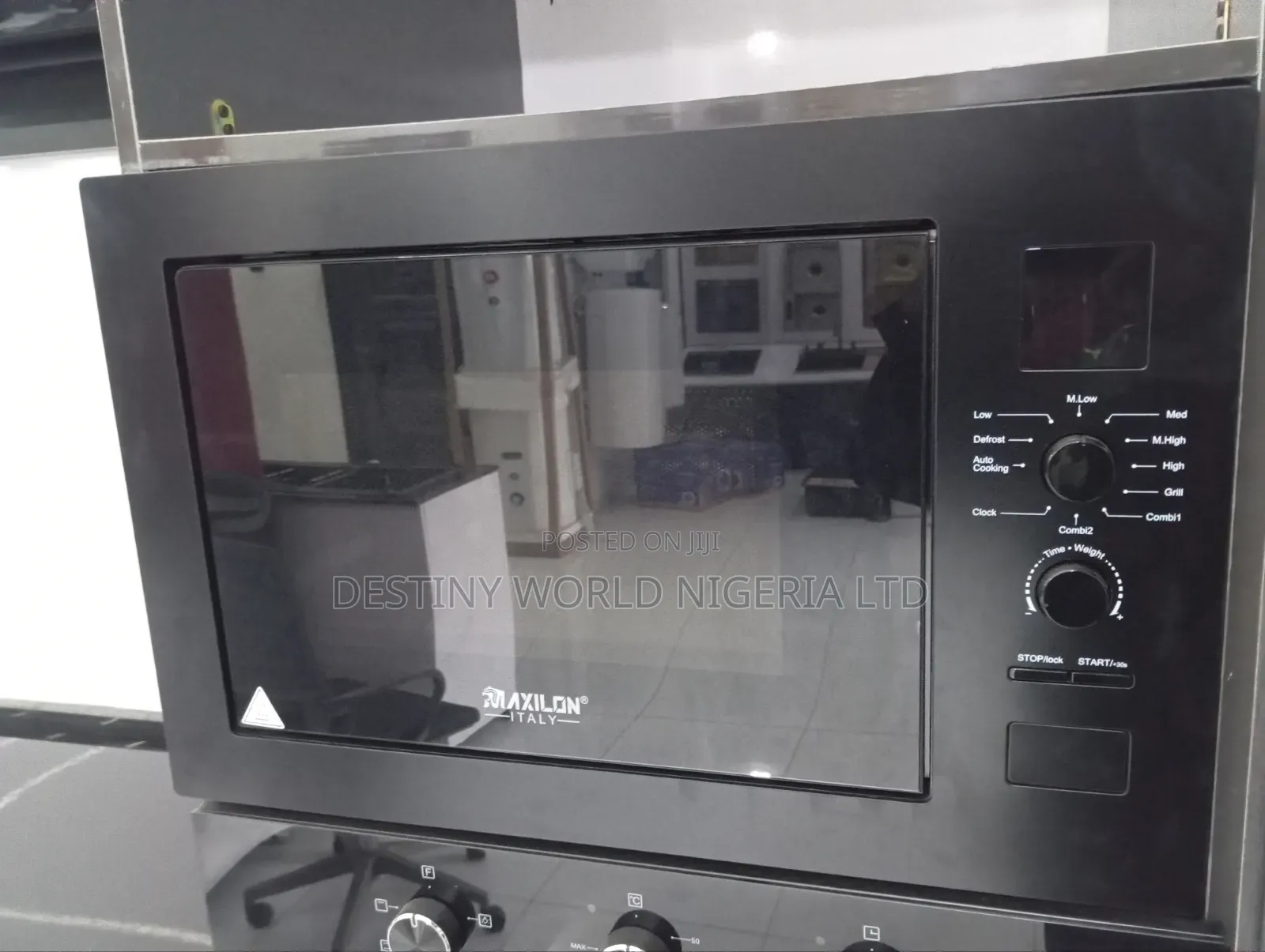 Built-in Microwave Oven With a Glass Door and Rotary Control Knob