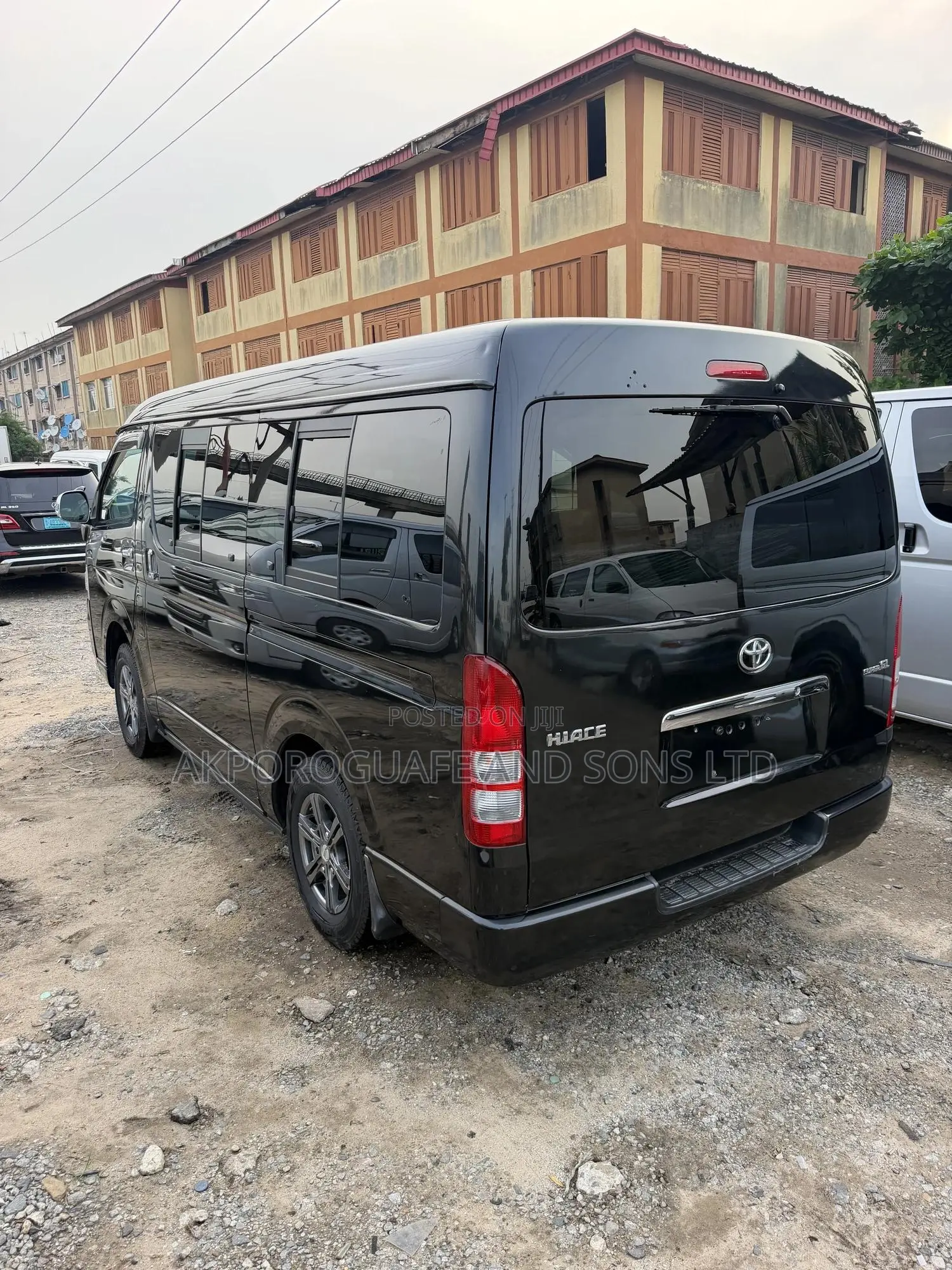 Toyota HiAce 2013 Black