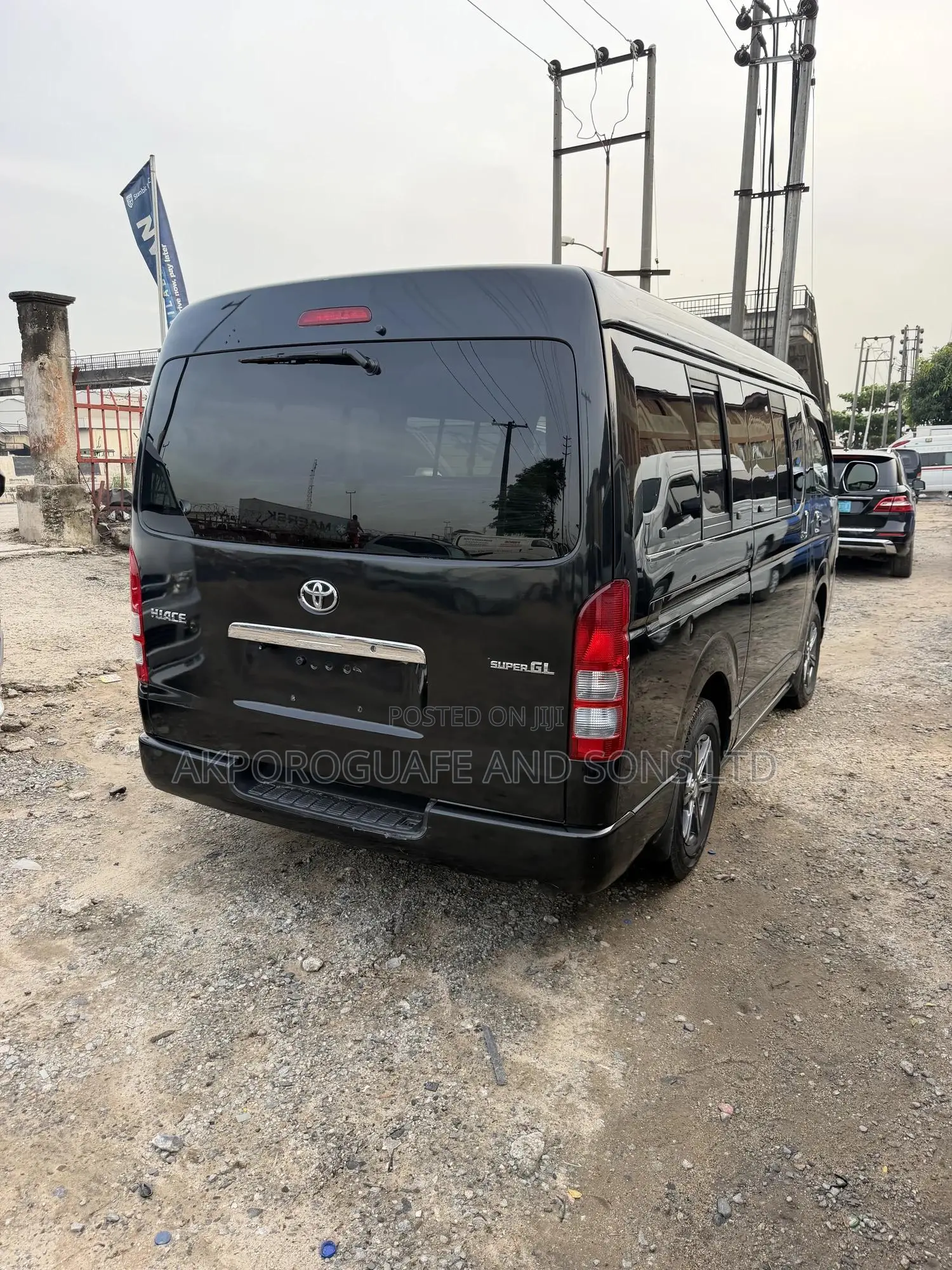 Toyota HiAce 2013 Black