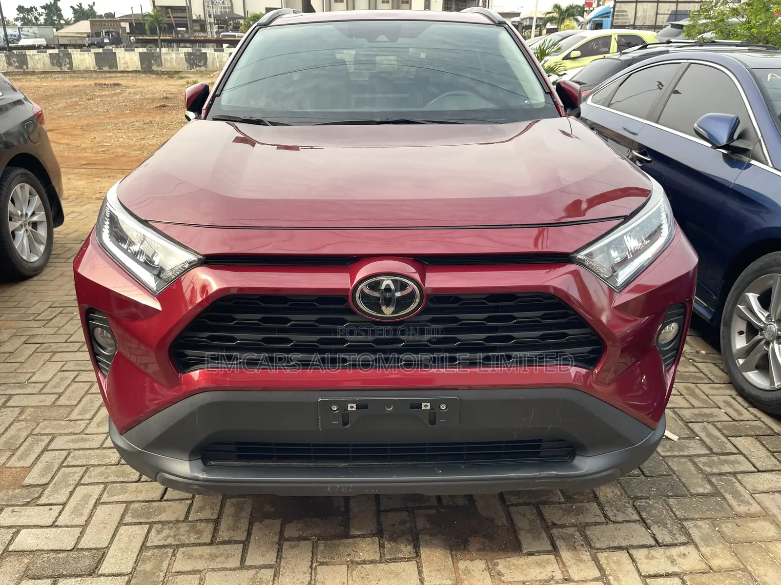 Toyota RAV4 XLE 2021 Red