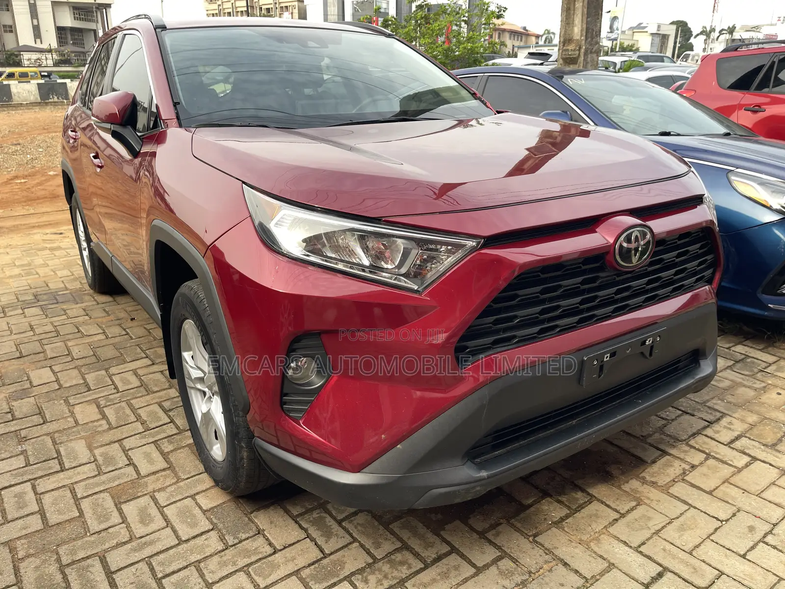 Toyota RAV4 XLE 2021 Red