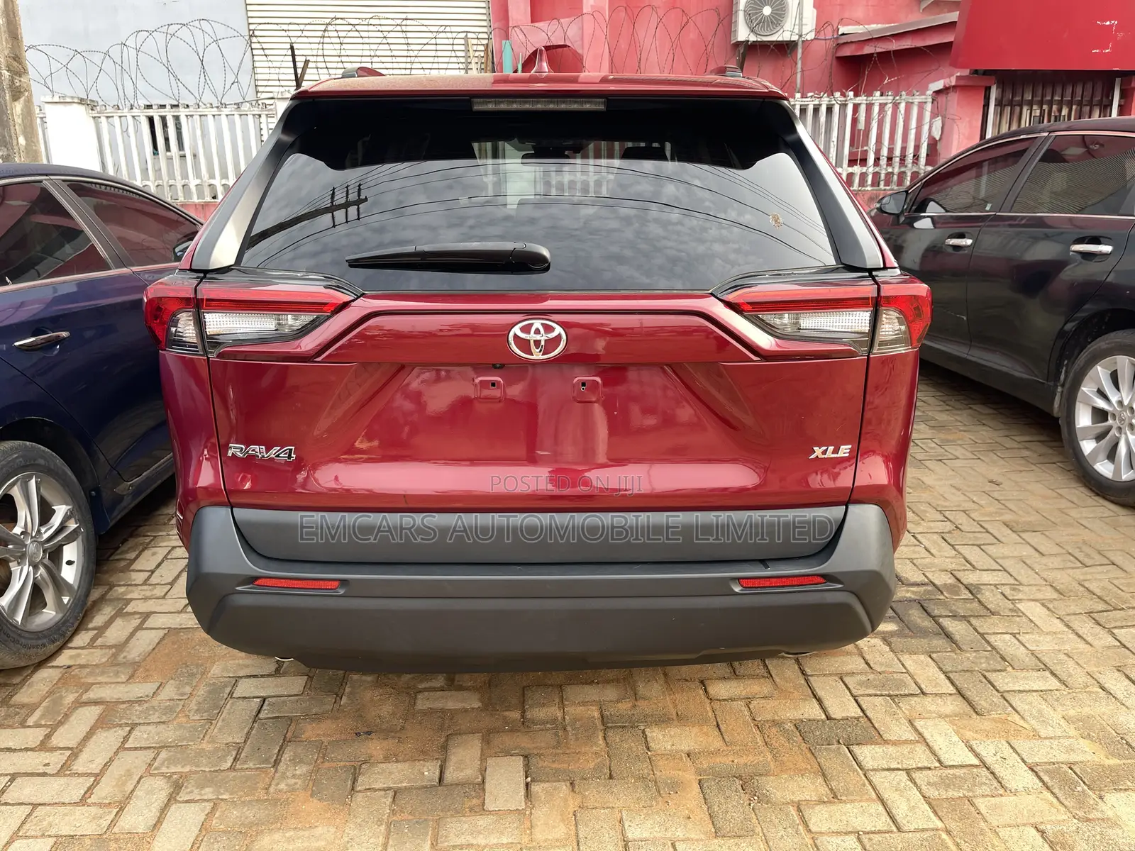 Toyota RAV4 XLE 2021 Red