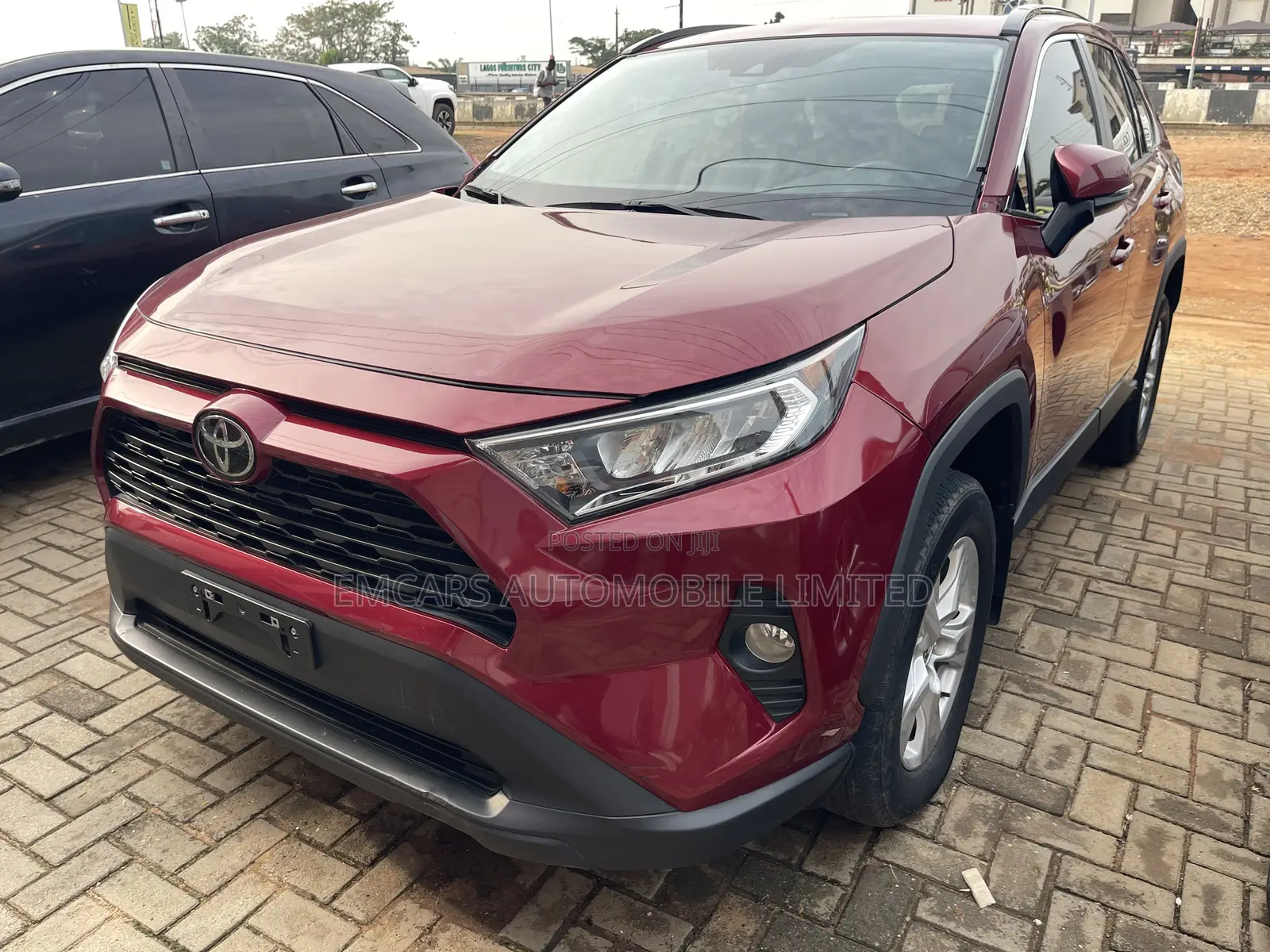 Toyota RAV4 XLE 2021 Red