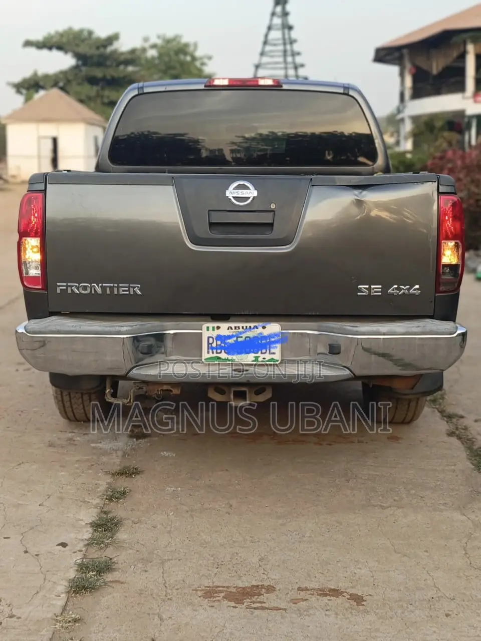 Nissan Frontier Crew Cab SE 4x4 2010 Gray