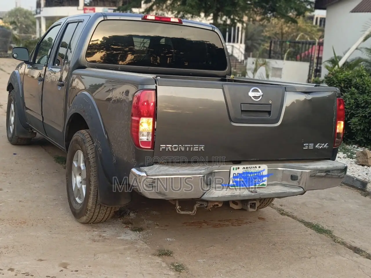 Nissan Frontier Crew Cab SE 4x4 2010 Gray