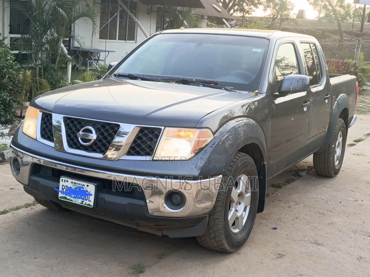 Nissan Frontier Crew Cab SE 4x4 2010 Gray