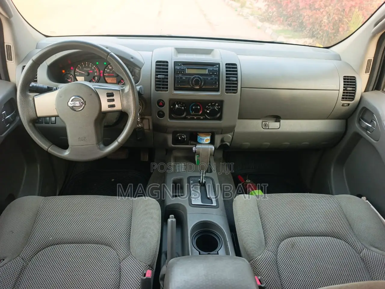 Nissan Frontier Crew Cab SE 4x4 2010 Gray