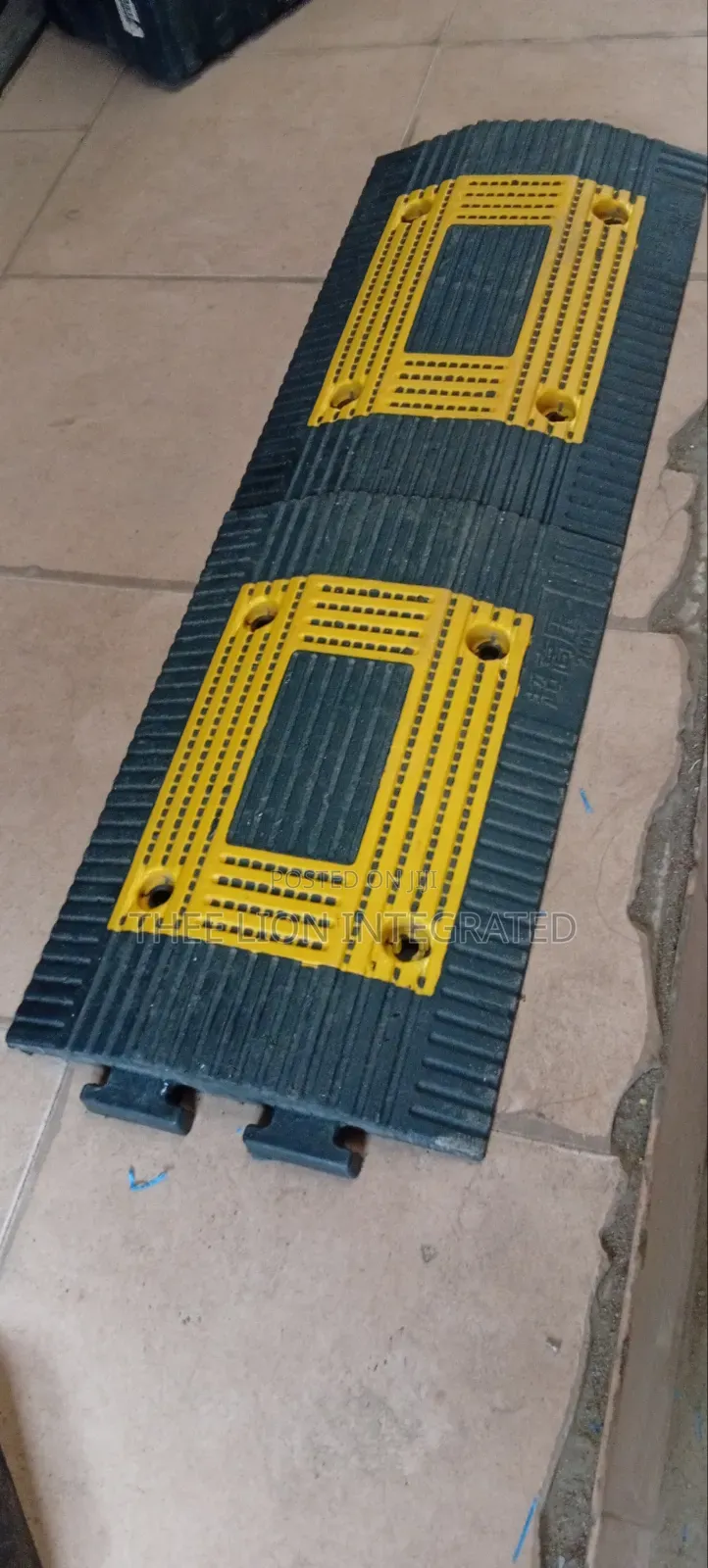 Heavy Duty Rubber Speed Bump / Speed Breaker