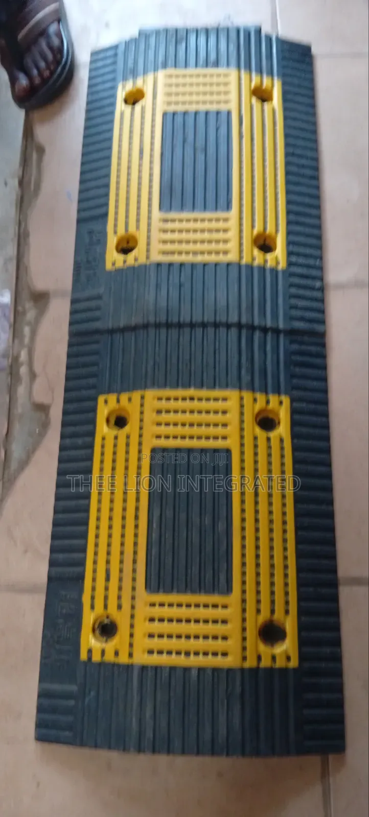 Heavy Duty Rubber Speed Bump / Speed Breaker