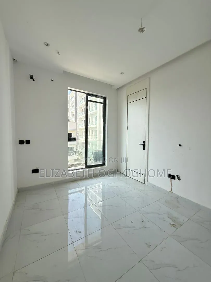 2bdrm Apartment in Lekki Phase 1 for sale