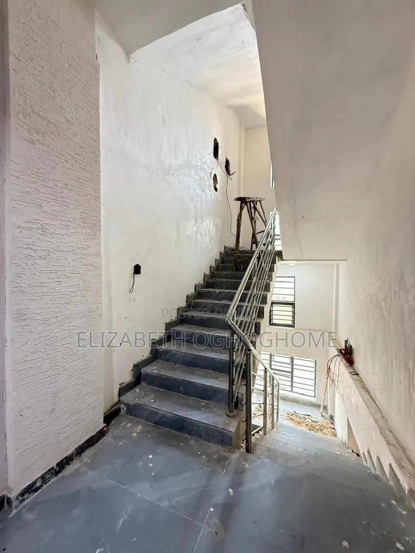 2bdrm Apartment in Lekki Phase 1 for sale