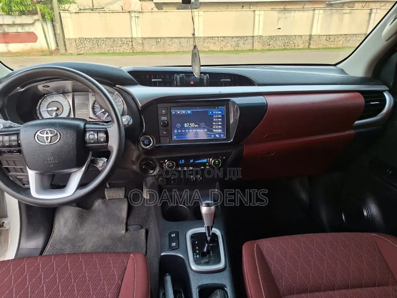 Toyota Hilux 2021 White