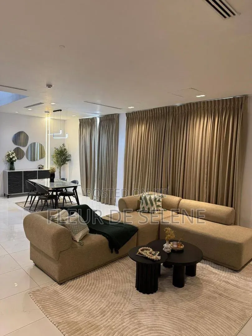 Luxury and Spacious 2 Bedroom Airbnb+ Pool and Gym + 2 Balconies