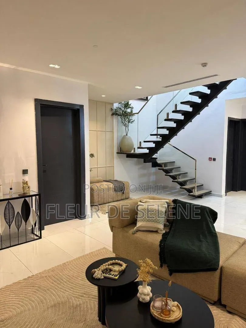 Luxury and Spacious 2 Bedroom Airbnb+ Pool and Gym + 2 Balconies