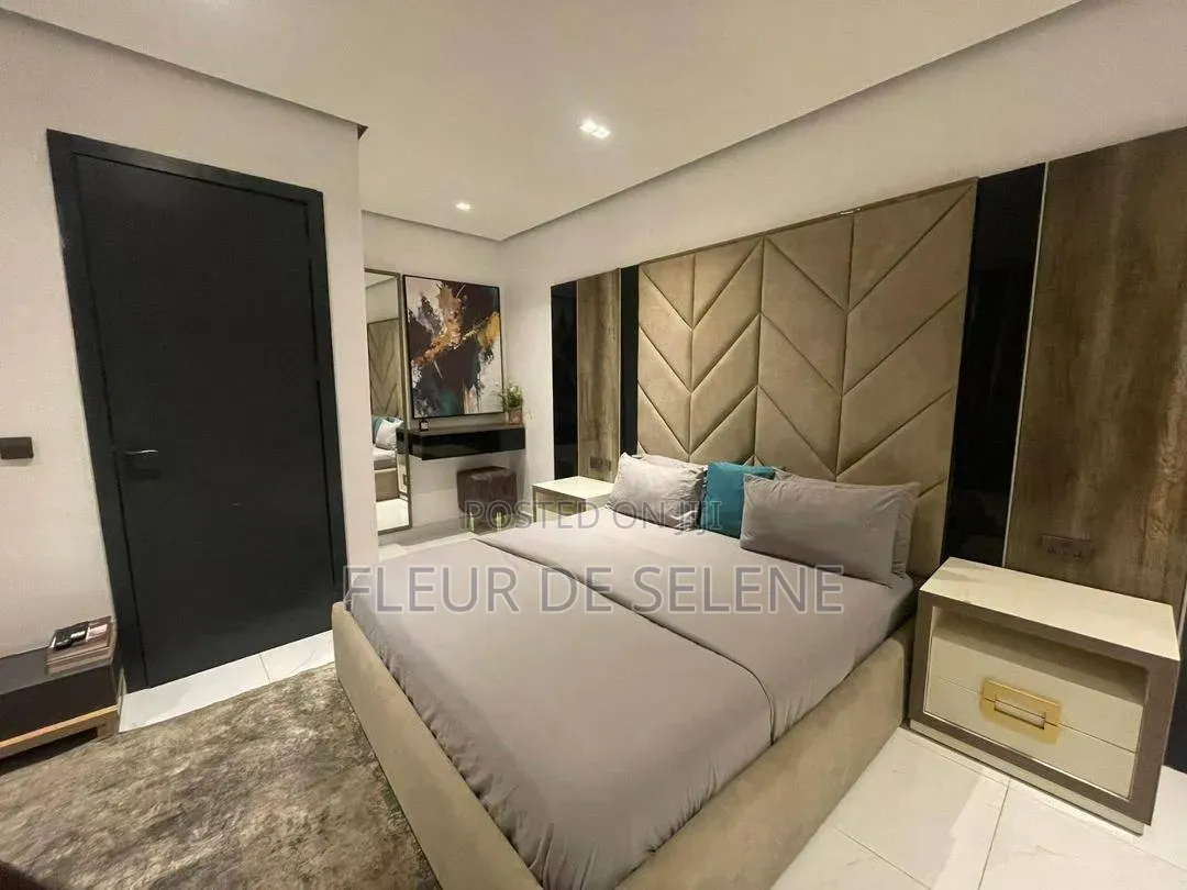 Luxury and Spacious 2 Bedroom Airbnb+ Pool and Gym + 2 Balconies