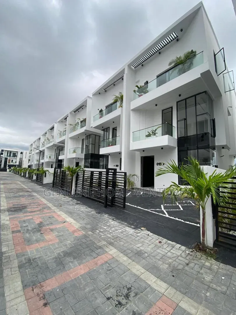 4bdrm Duplex in Orchid, Chevron for sale