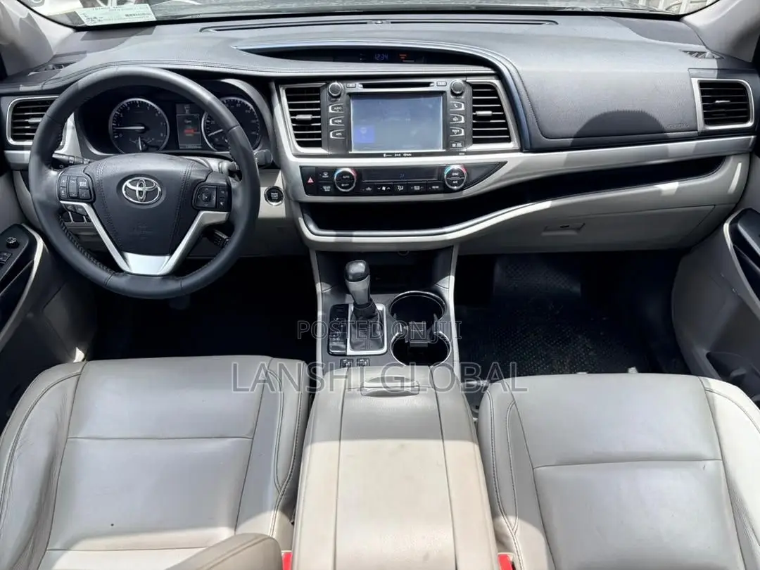 Toyota Highlander XLE V6 4x2 (3.5L 6cyl 6A) 2016 Black