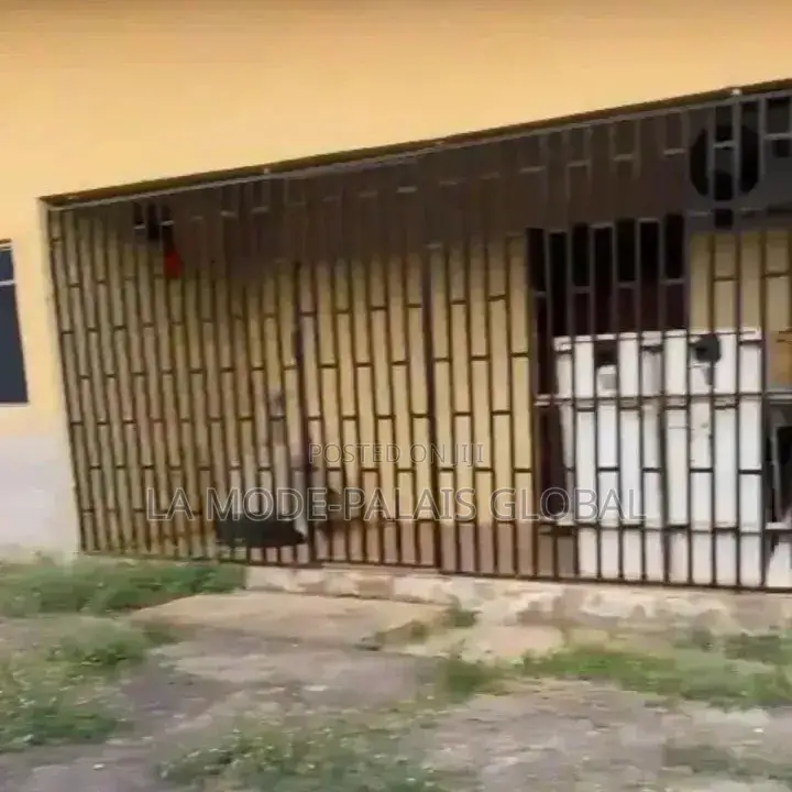 8bdrm Bungalow in Akure for sale