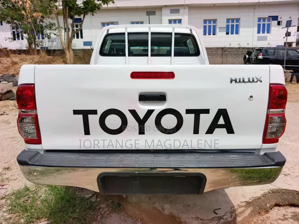 Toyota Hilux 2014 White