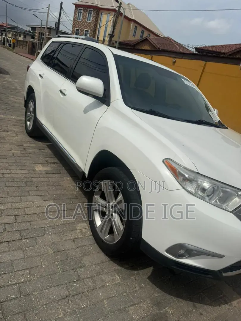 Toyota Highlander Limited 3.5l 4WD 2013 White