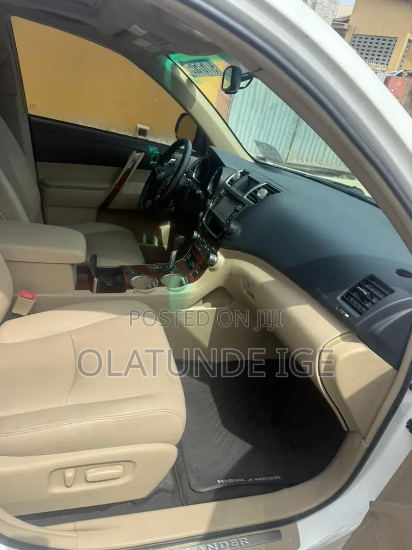 Toyota Highlander Limited 3.5l 4WD 2013 White