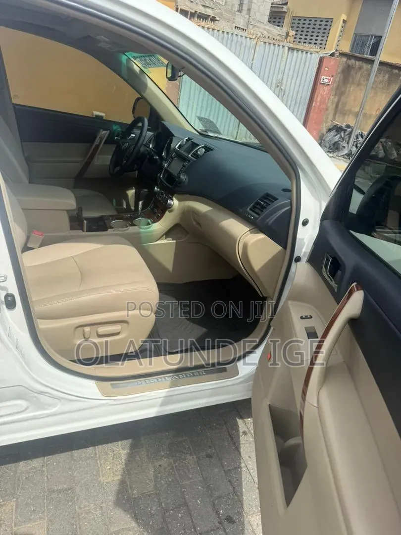 Toyota Highlander Limited 3.5l 4WD 2013 White