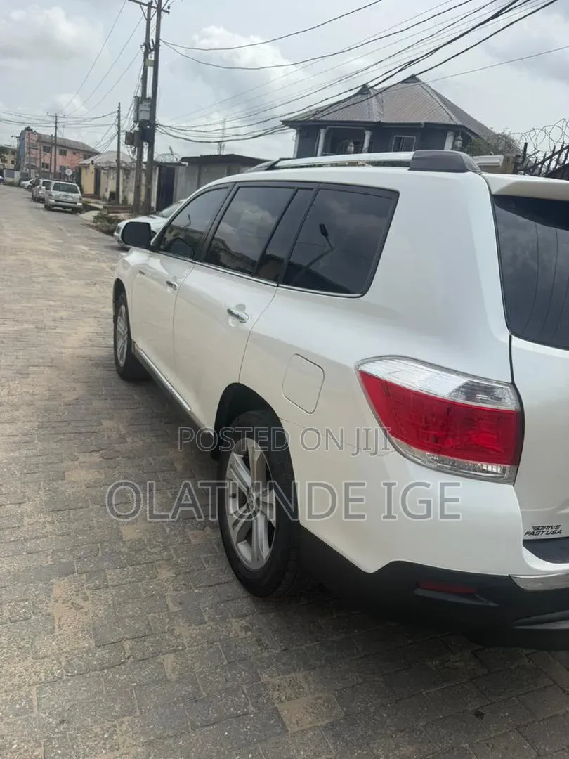 Toyota Highlander Limited 3.5l 4WD 2013 White