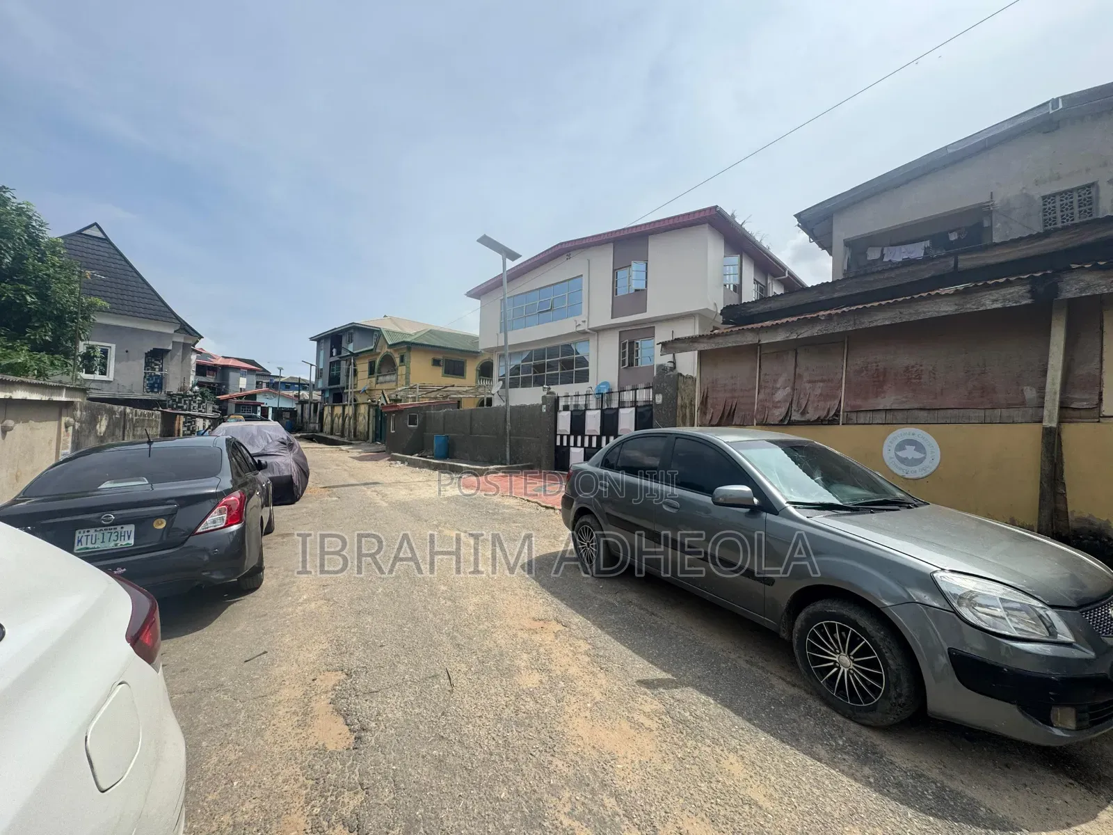 An Empty Land Measuring 350sqm