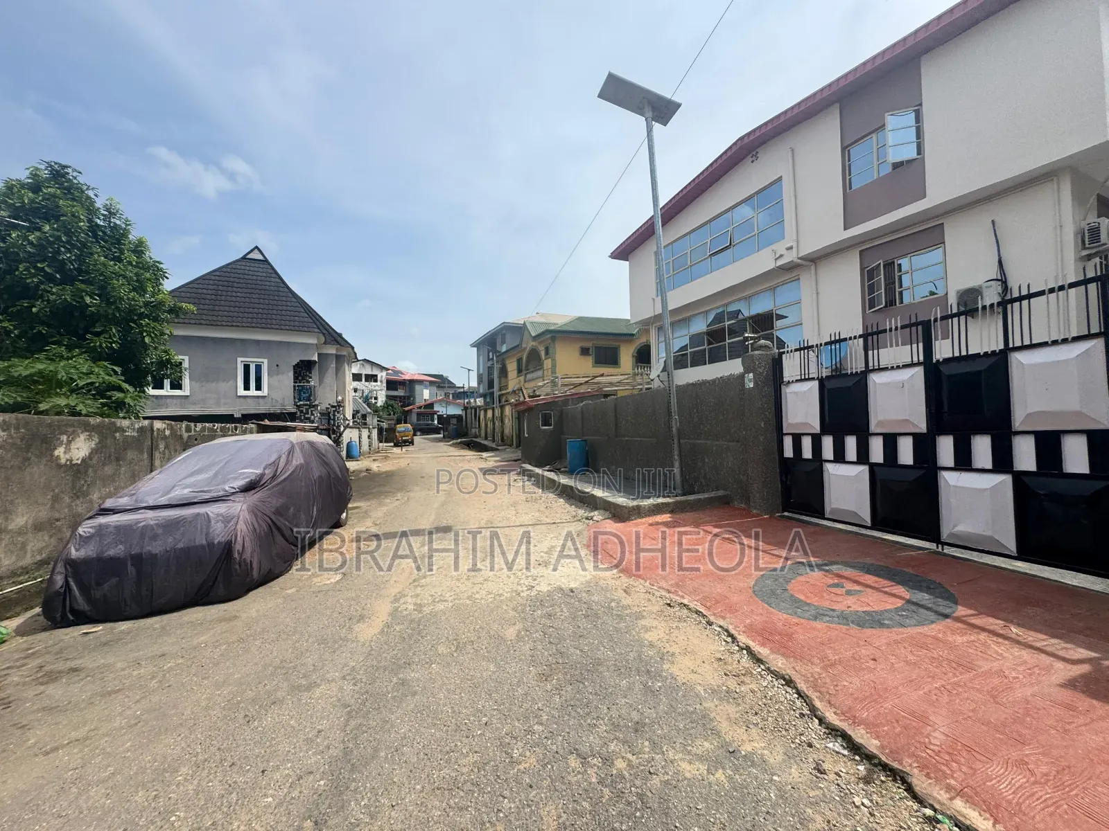 An Empty Land Measuring 350sqm
