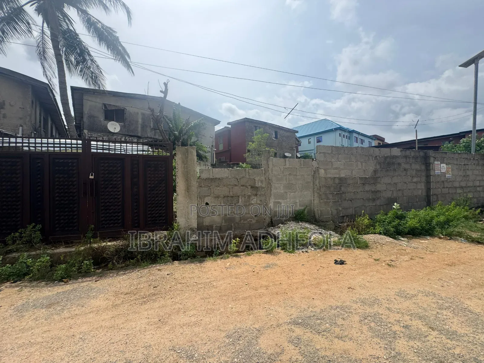 An Empty Land Measuring 350sqm
