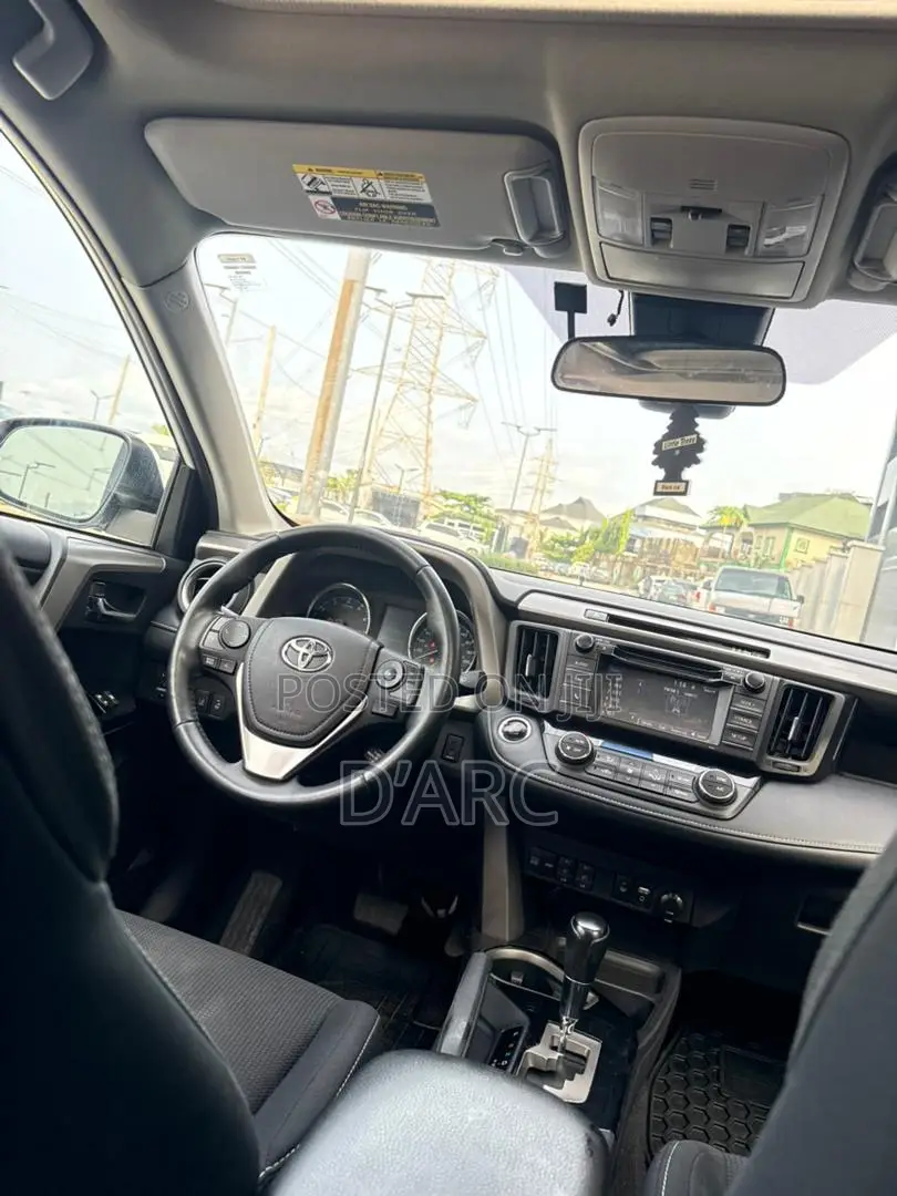 Toyota RAV4 XLE AWD (2.5L 4cyl 6A) 2017 White