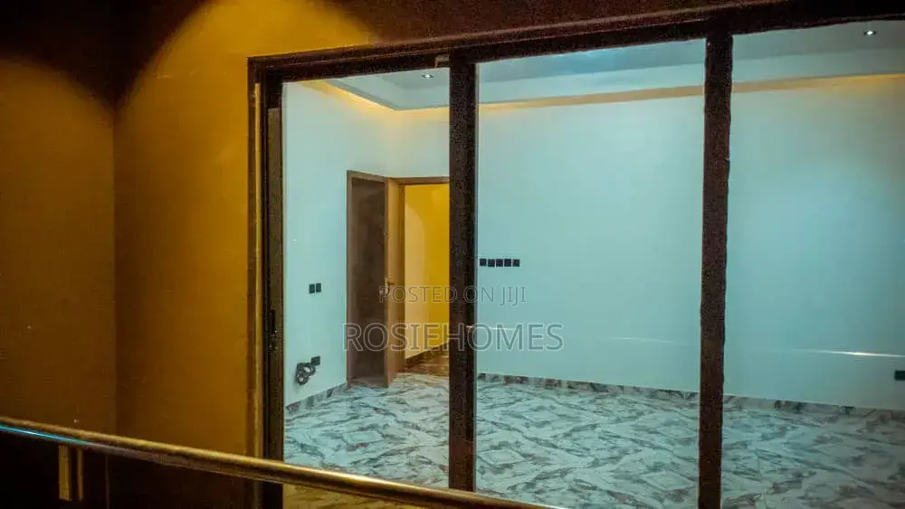 4bdrm Duplex in View Estate for sale