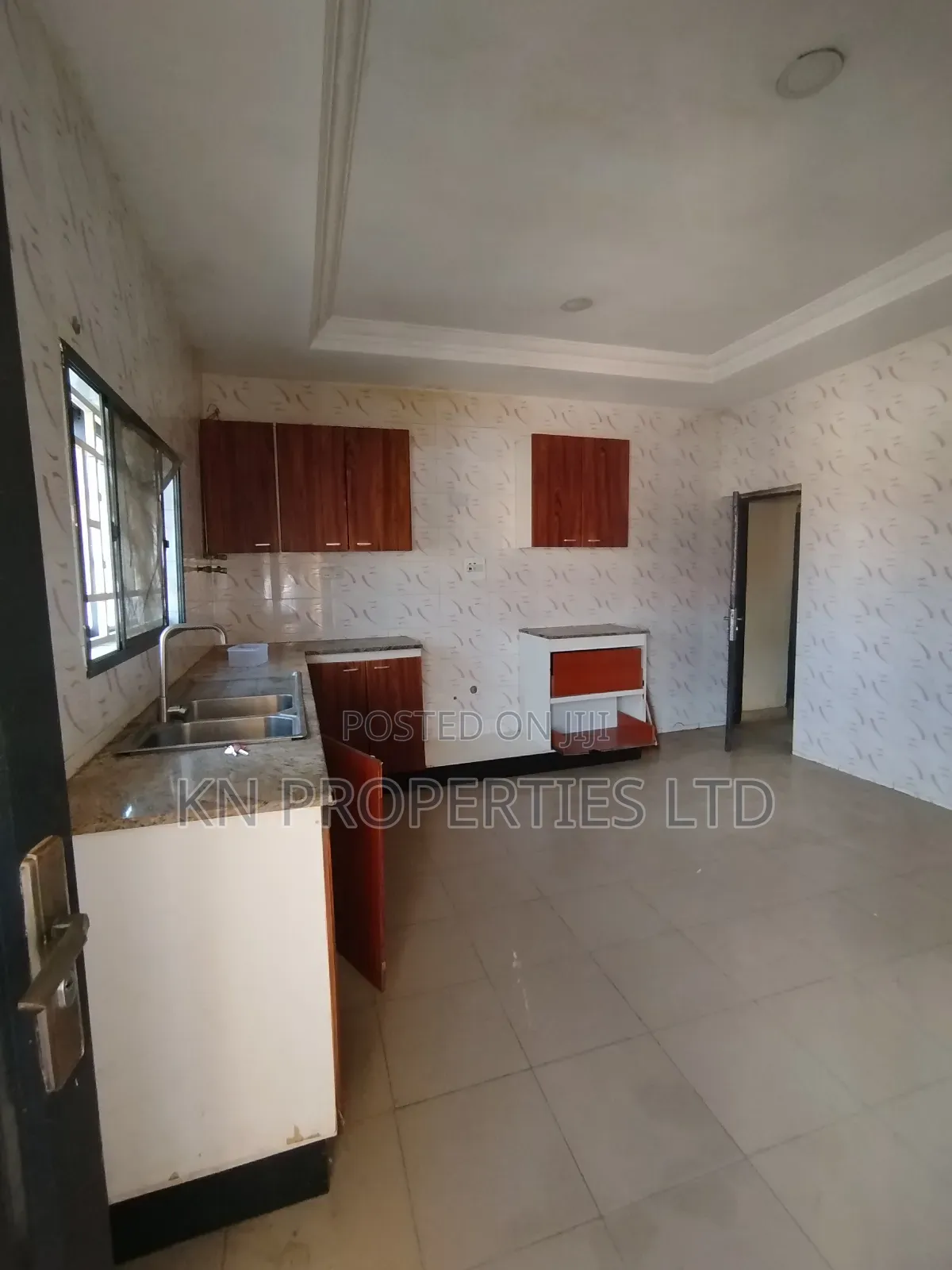 3bdrm Block of Flats in Area 1 for rent