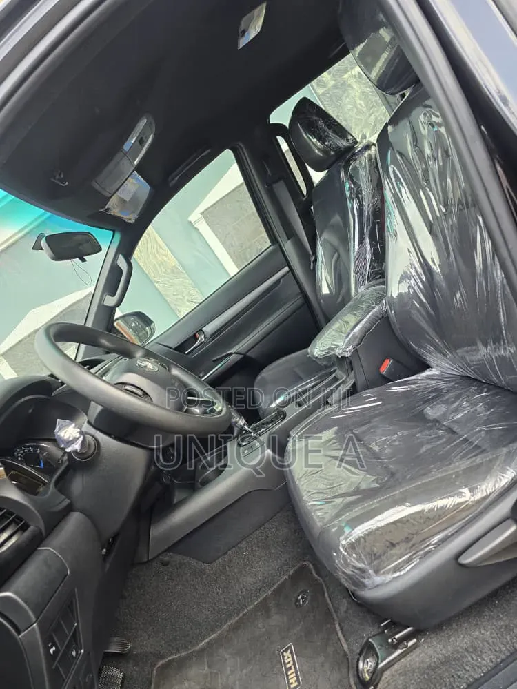 Toyota Hilux 2021 Black