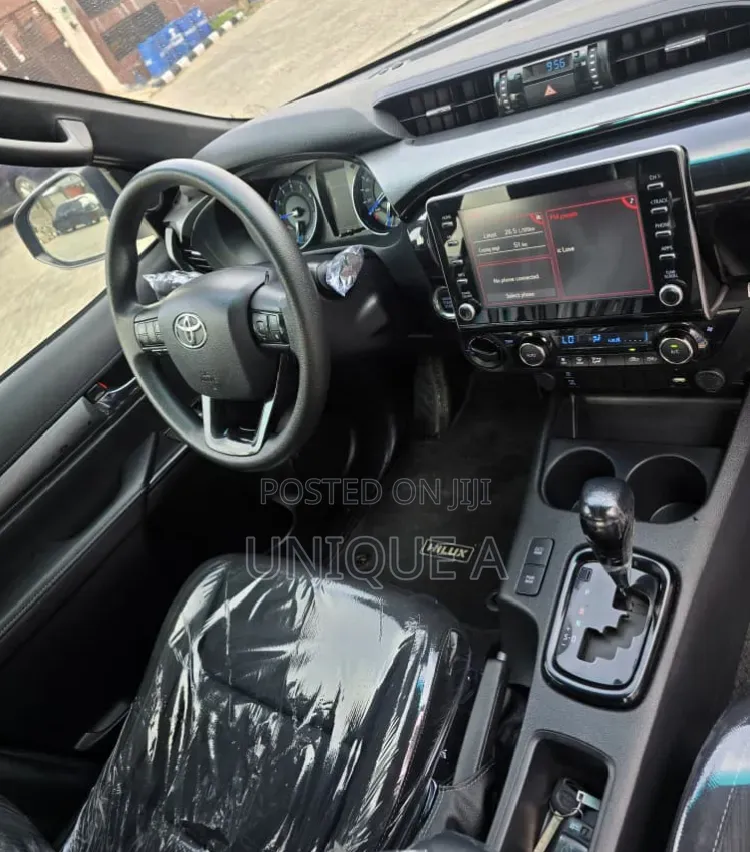 Toyota Hilux 2021 Black
