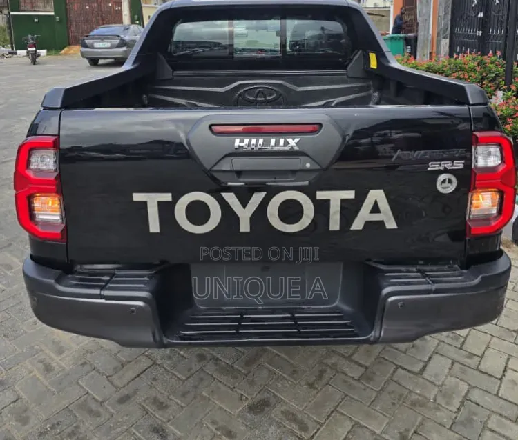 Toyota Hilux 2021 Black