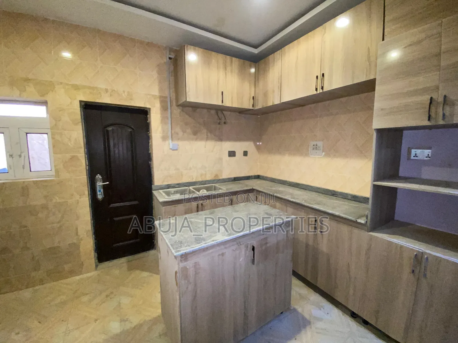 4bdrm Duplex in In An Estate Close, Idu for rent
