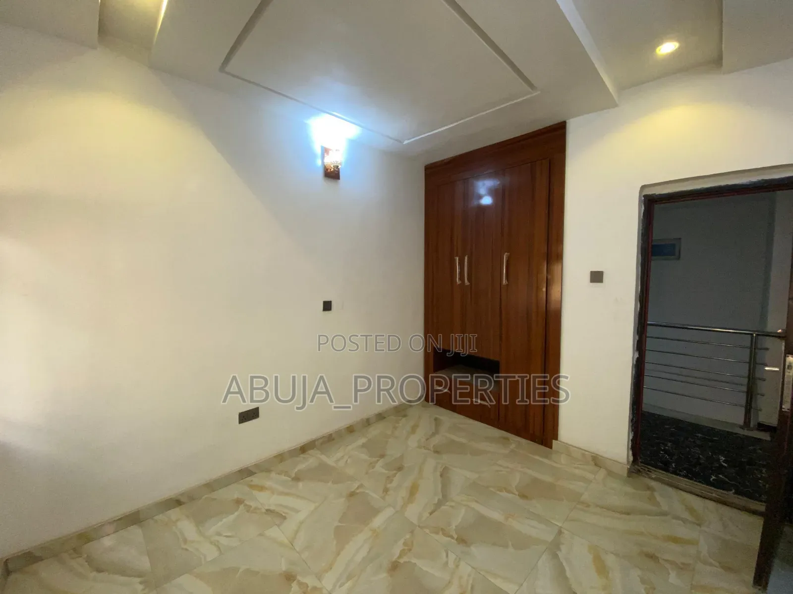 4bdrm Duplex in In An Estate Close, Idu for rent