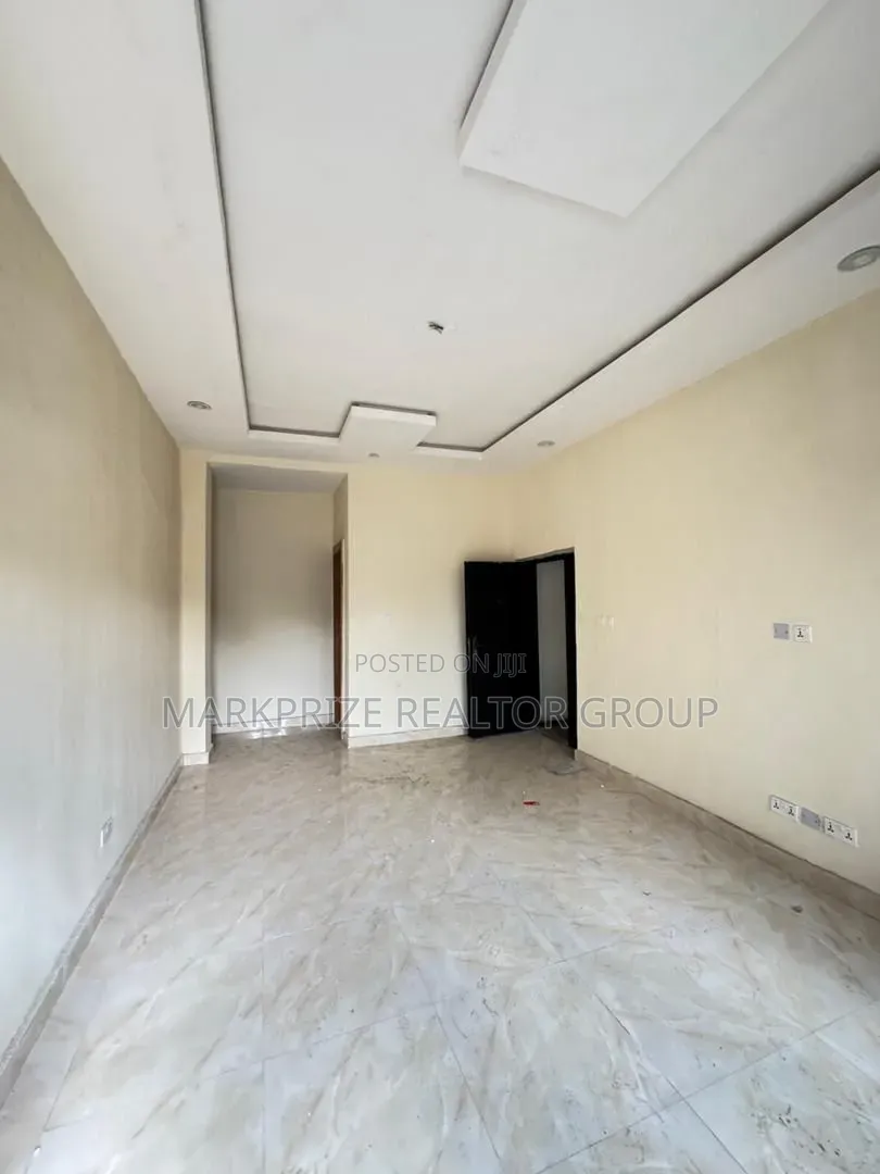 3bdrm Apartment in Yaba Lagos, Akoka for sale
