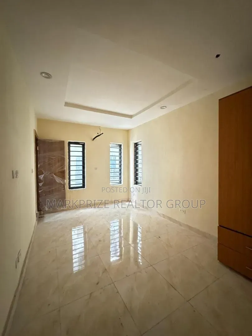 3bdrm Apartment in Yaba Lagos, Akoka for sale