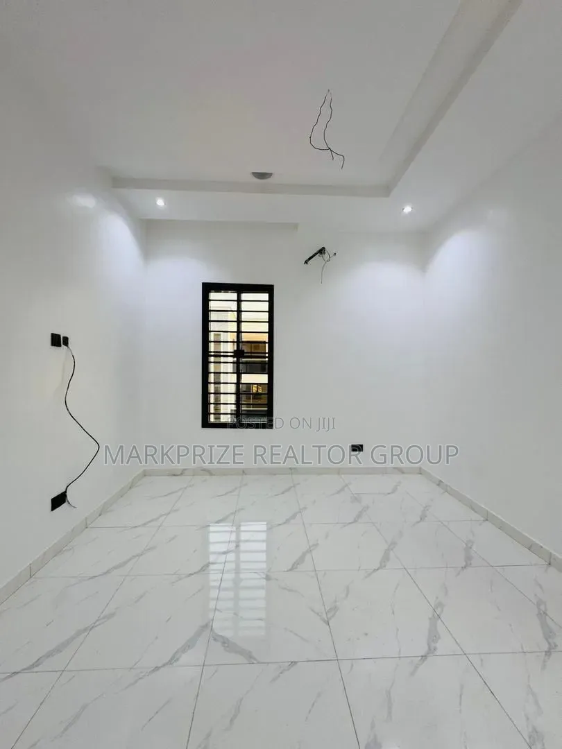 Furnished 5bdrm Duplex in Omole Phase 1 Lagos for sale