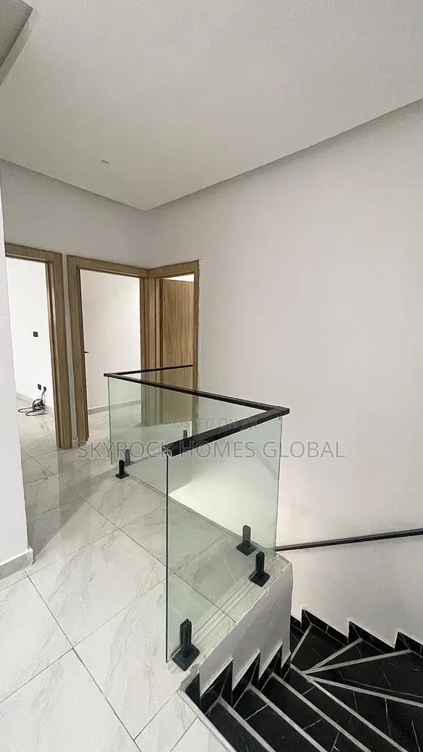 4bdrm Duplex in Chevron for sale