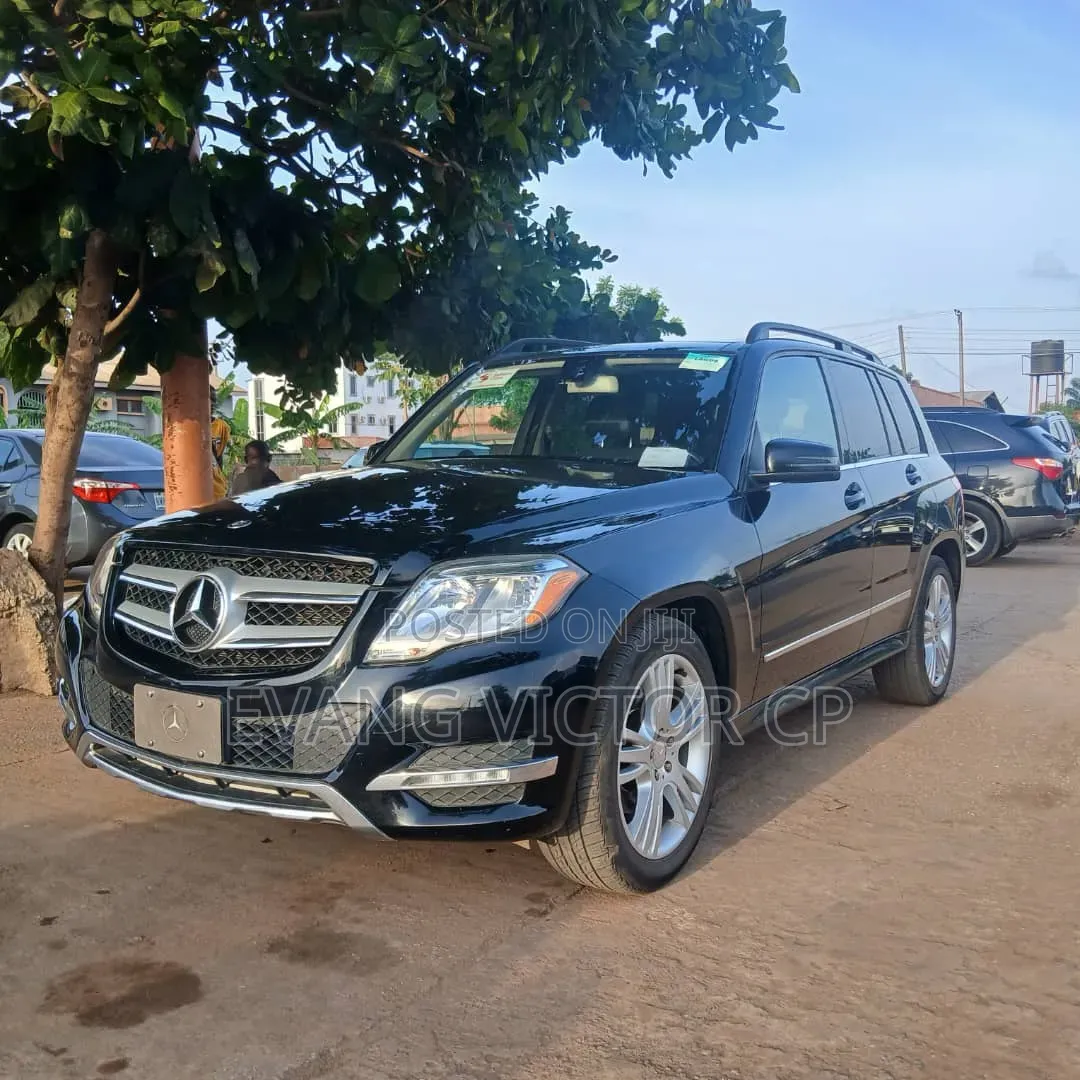 Mercedes-Benz GLK-Class Base GLK 350 4dr AWD 4MATIC (3.5L 6cyl 7A) 2015