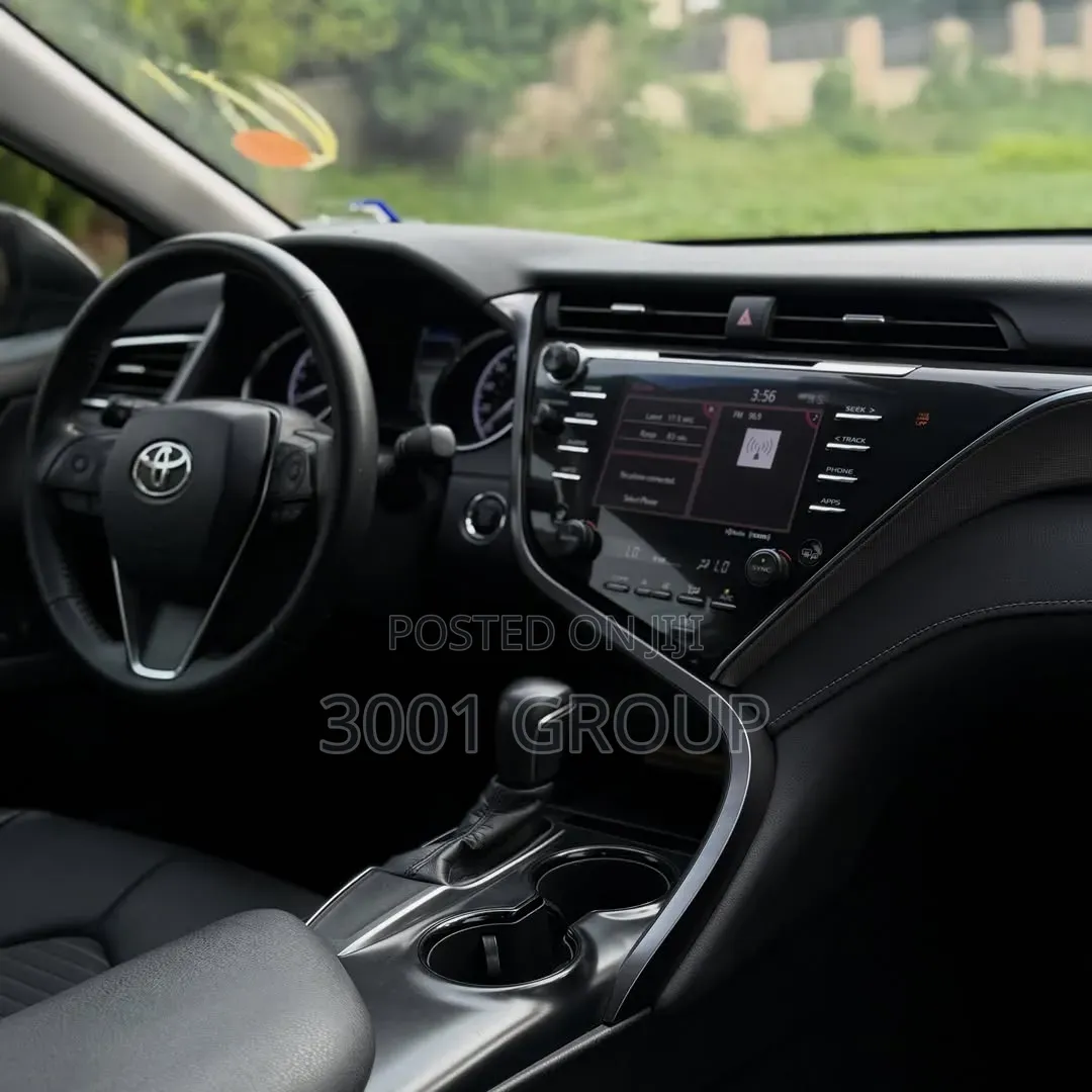 Toyota Camry SE FWD (2.5L 4cyl 8AM) 2018 Gray