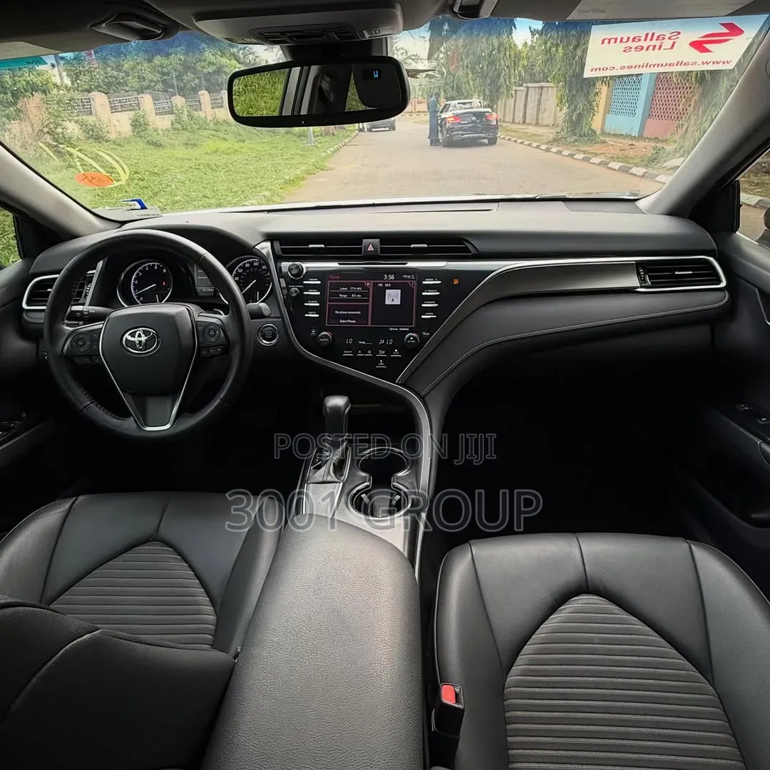 Toyota Camry SE FWD (2.5L 4cyl 8AM) 2018 Gray