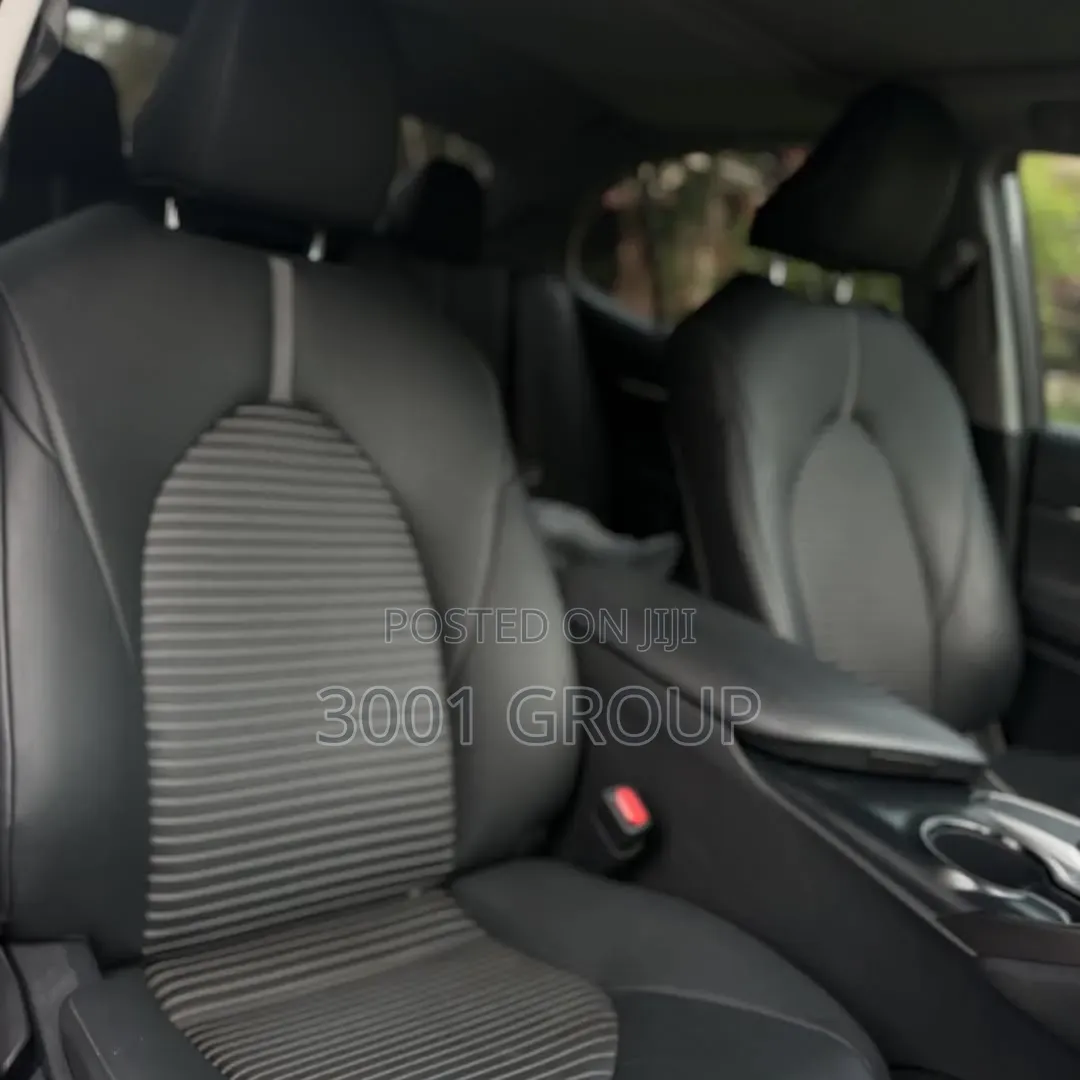 Toyota Camry SE FWD (2.5L 4cyl 8AM) 2018 Gray